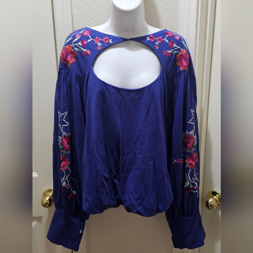 Free People Lita Embroidered Bohemian Cut Out Top Size Large NWT - Picture 2 of 14